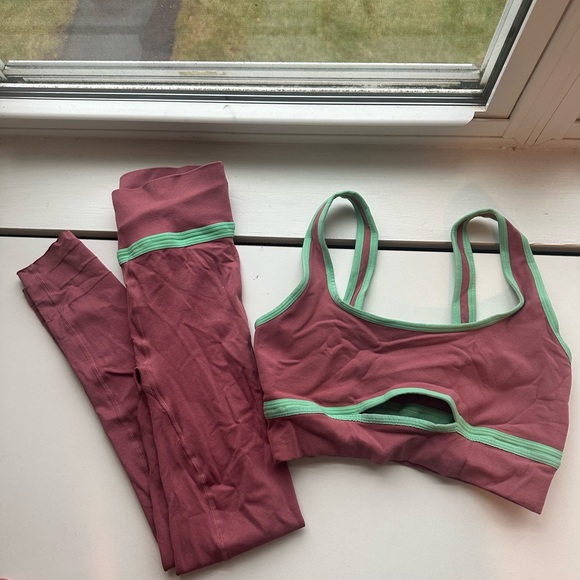 Fabletics Set🔥Sculpt-knit Cut-out Mauve with Green detail Legging and Bra - Picture 4 of 4